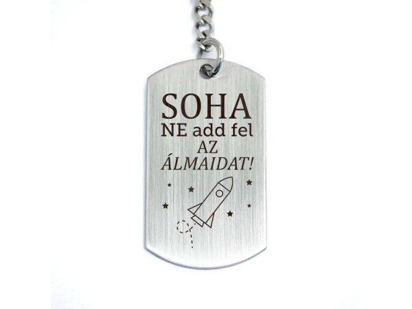 Soha ne add fel az álmaid acél medálos kulcstartó