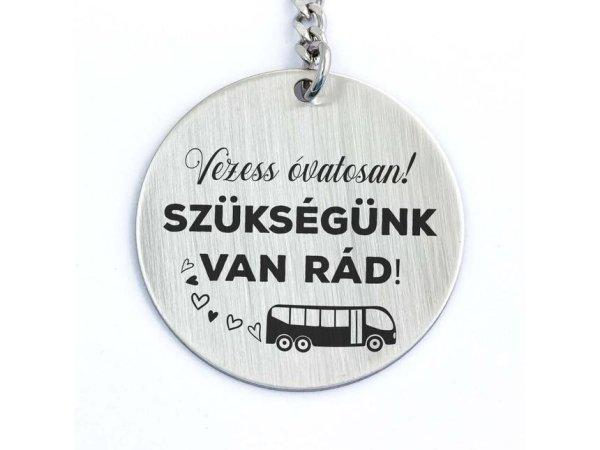 Vezess óvatosan acél medálos kulcstartó