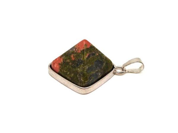 Piramis medál fémmel Unakit 2x2cm