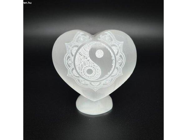 Szelenit szív álló yin yang 6-7cm