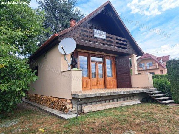 CSALÁDI HÁZNAK , NYARALÓNAK- eladó ÜDÜLŐ ÁBRAHÁMHEGYEN - Ábrahámhegy