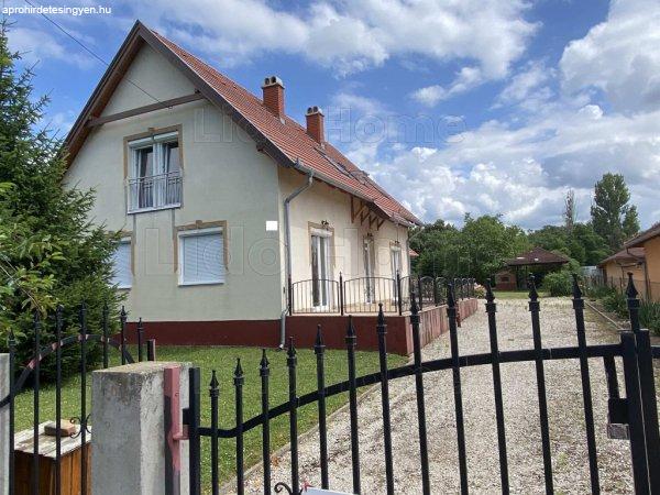 Eladó két szintes Családi ház Balatonszárszón