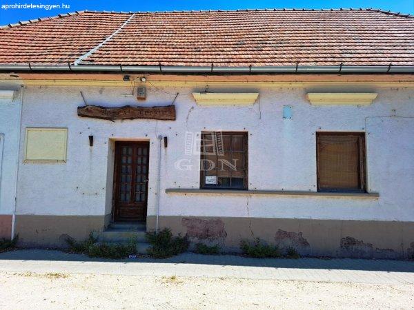 Eladó  Tököl, 	Kossuth Lajos utca