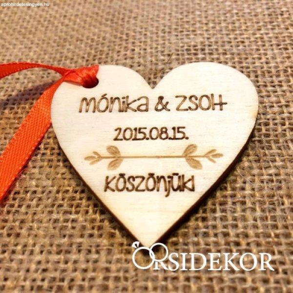 Köszönetajándék fa szív kulcstartó