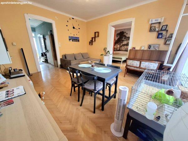 Budapesten a a Feneketlen tó szomszédságában eladó 69 m2-es, 2 szobás jó
állapotú téglalakás! 