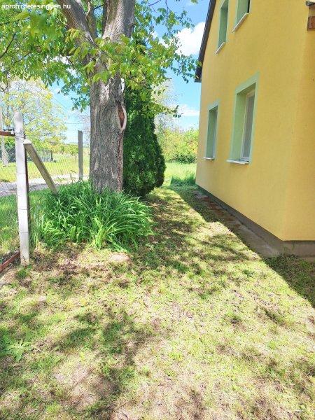 Karád szélén 2 szintes, nettó 88 m2-es, szigetelt, családi ház 1526 m2-es
telekkel közvetlenül a tulajdonostól eladó.