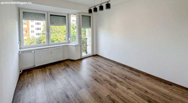 Eladó 60 nm-es Felújított Panellakás Pécs Uránváros 