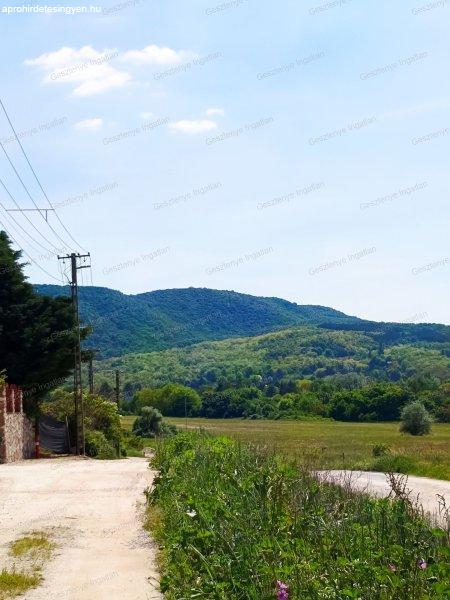 Eladó örök panorámás építési telek Esztergomban, a Csenkei utcában