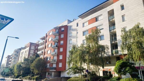 XI. Albertfalván, a Kondorosi lakóparkban 3. emeleti, 1+1 szobás lakás
közvetlenül a tulajdonostól eladó.