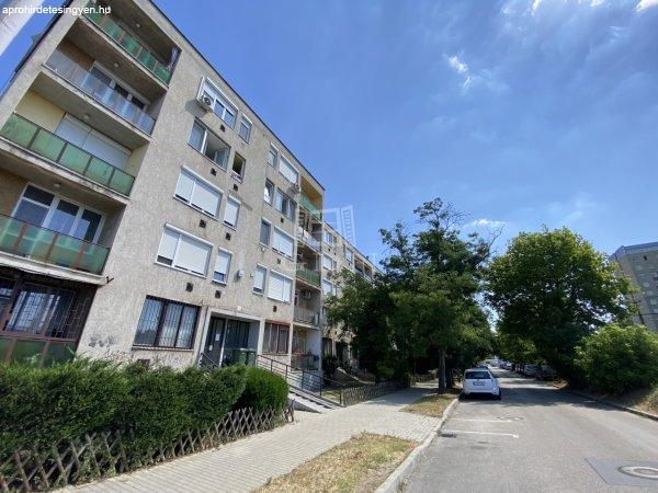 Eladó  Budapest, XVI. kerület, 	10 percre az Örs Vezér tértől!