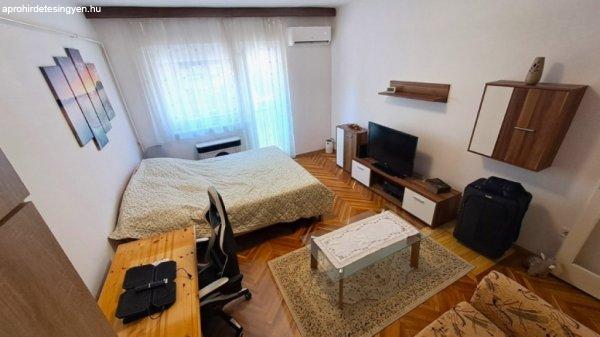 Eladó 31 nm-es Felújított Téglalakás Pécs Belváros 