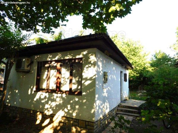 Siófok Sóstón kertes nyaraló eladó 300 méterre a Balatontól