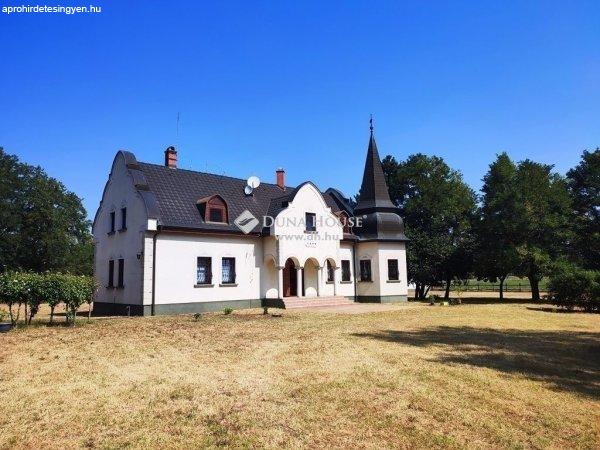 1999-ben épült impozáns kúria 10 Hektár területen - Kecskemét