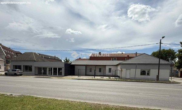 Eladó családi ház, üzlethelyiségekkel Kecskemét,Kuruc körút