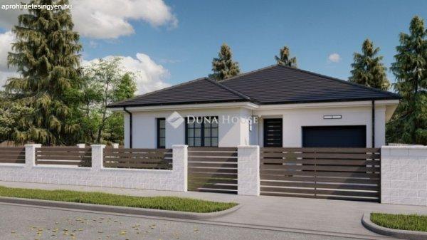 135 m2-es új-építésű, nappali + 4 szobás, hőszivattyús családi ház 740
m2-es telken - Cegléd