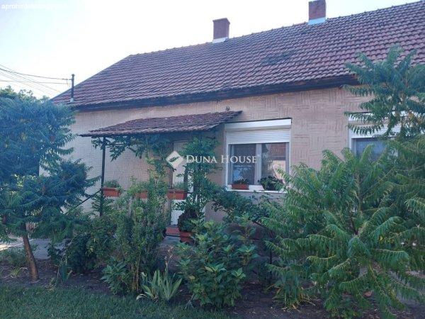 Eladó családi ház, Bugacon