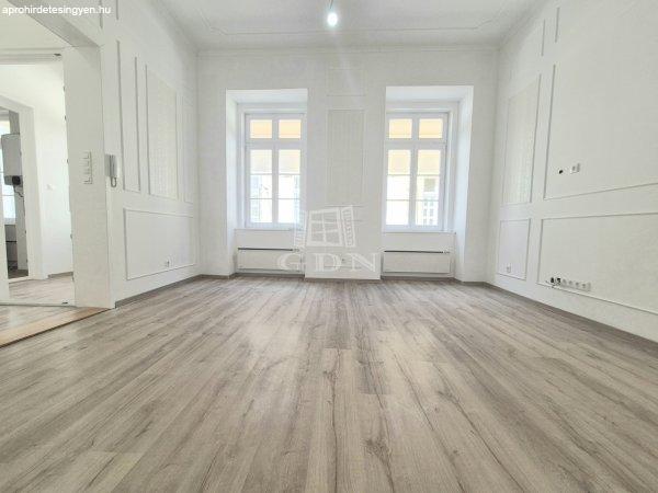 Eladó lakás Budapest, V. kerület, 	Október 6. utca