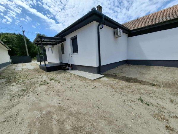 Eladó 50 nm-es Felújított Ikerház Örkény