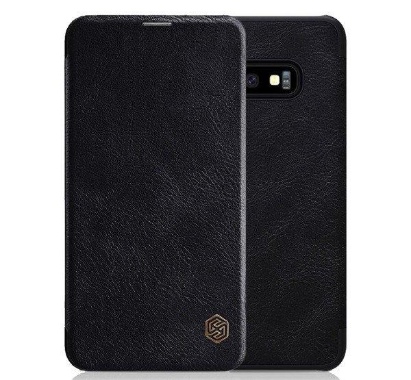 NILLKIN QIN tok álló, bőr hatású (FLIP, oldalra nyíló, bankkártya
tartó) FEKETE Samsung Galaxy S10e (SM-G970)