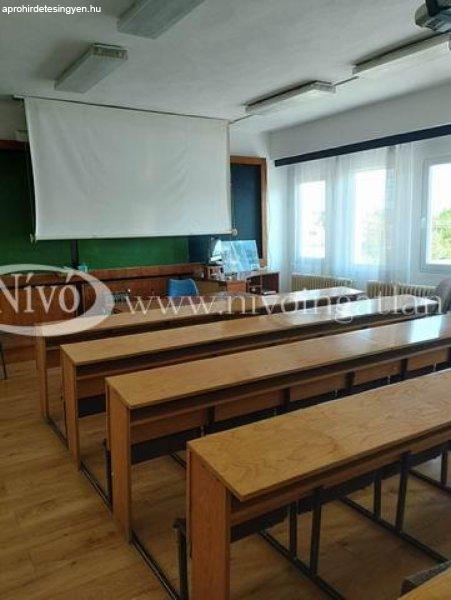 Kiadó 40 nm-es Iroda, irodaház Veszprém