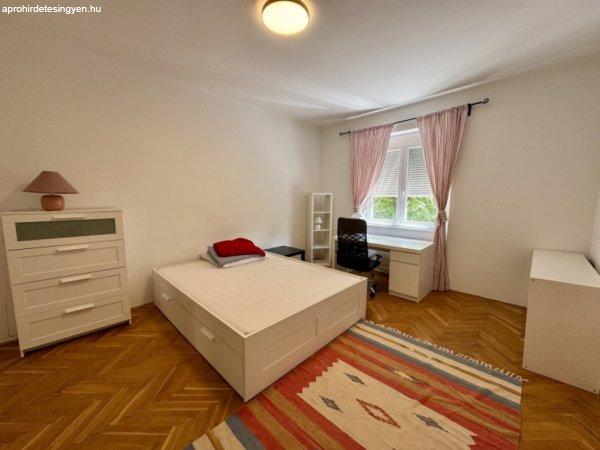 Kiadó 74 nm-es Felújított Téglalakás Pécs Egyetemváros 