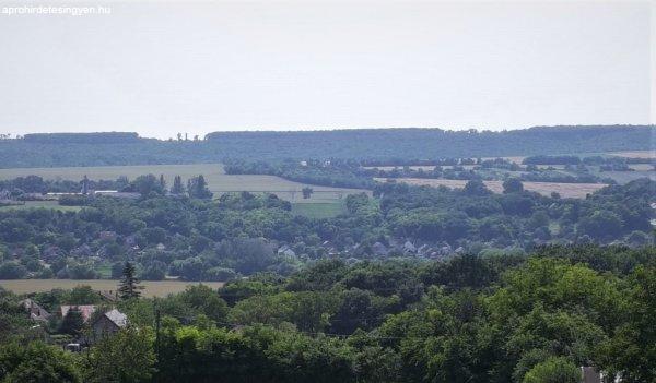 Válon panorámás telek