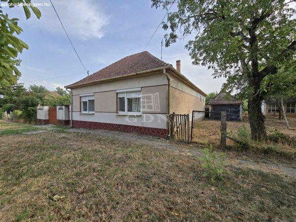 Eladó családi ház Madaras, 	Szent István utca