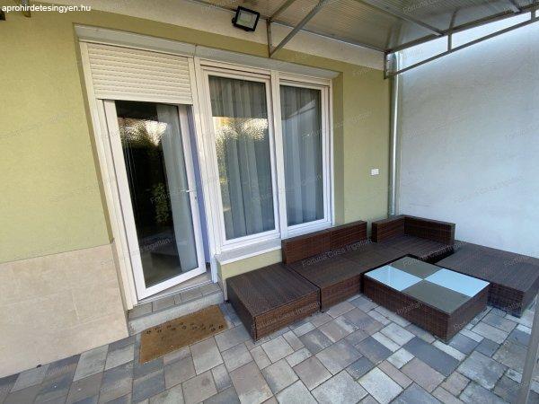 Kiadó elegáns ikerház a városközpontban