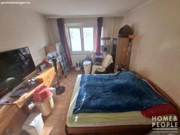 Szeged frekventált helyén lakás eladó!