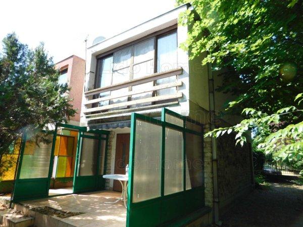 Siófok Szabadifürdőn csendes helyen felújítandó 2 szintes nyaraló eladó