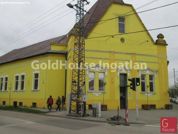 3749 négyzetméteres, jó állapotú, pincés, utcai, eladó ipari - Komárom