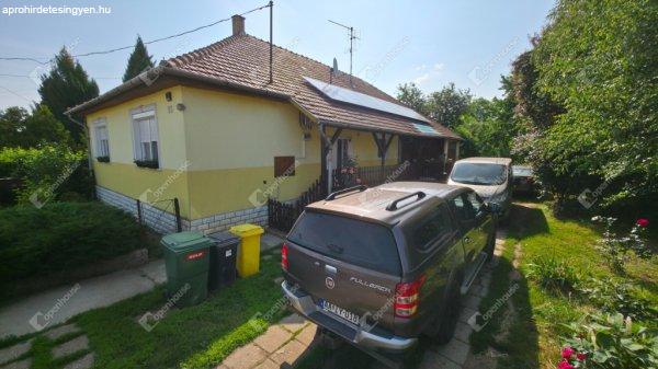 Felsőzsolcán 4 szobás jó állapotú családi ház napelemmel, garázzsal -
Felsőzsolca