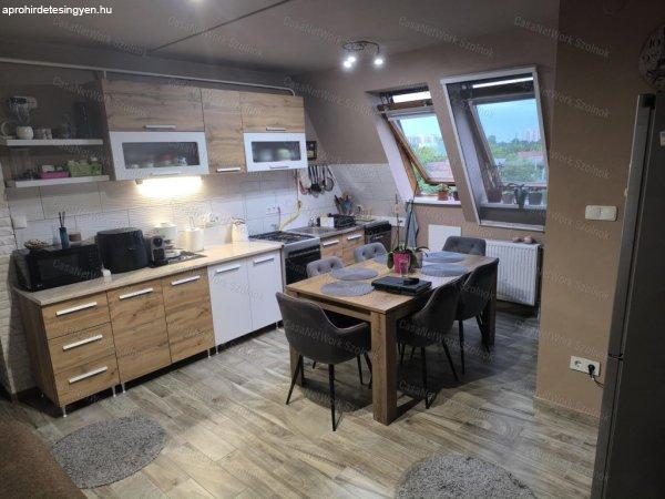 Szolnoki 74 m2-es belvárosi felújított lakás eladó!