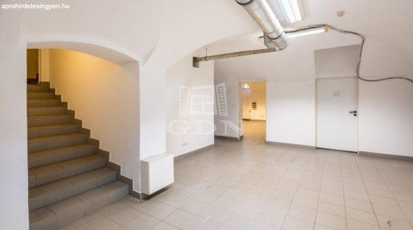 Kiadó raktár Budapest, IX. kerület, 	B kat. irodaház Alags. 28m² raktár