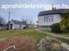 Elad csaldi hz Grce, 	Csendes utcban