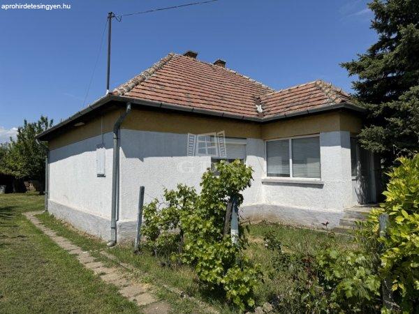Eladó családi ház Kőszárhegy, 	Fő utca