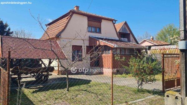 Eladó 57 nm-es Üdülő, nyaraló Soltvadkert Fő út 