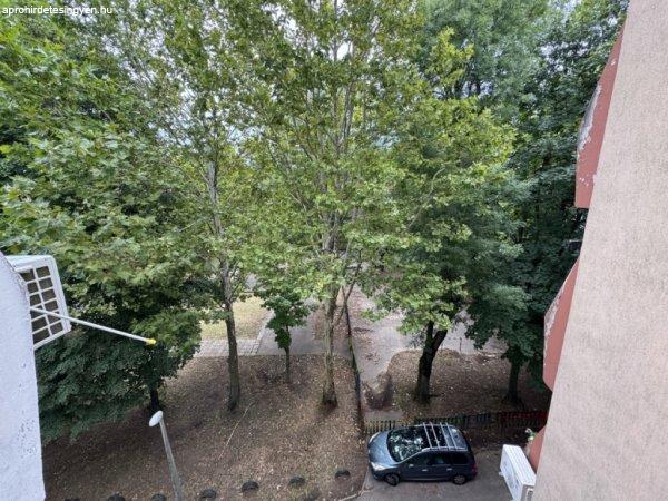 Eladó 53 nm-es Felújítandó Panellakás Pécs Kertváros/Málom 