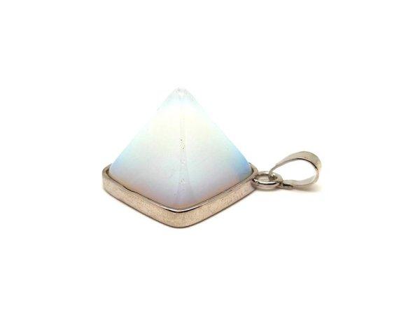 Piramis medál fémmel Opalit 2x2cm