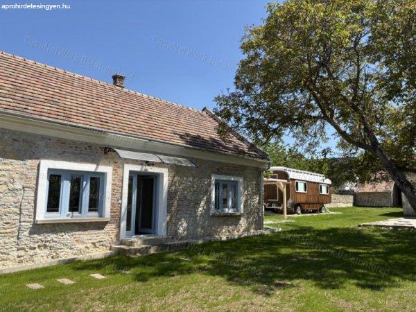 Eladó családi ház, bisztró, vendégház, pajta, istálló Vöröstón