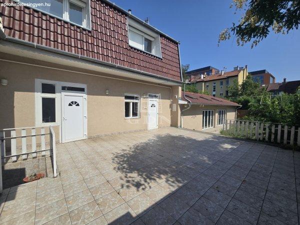 Eladó családi ház Budapest, XIV. kerület, 	Több lakásos társasház?