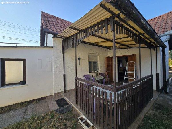 ELADÓ CSALÁDI HÁZ BALATONLELLE ÁLLANDÓAN LAKOTT KÖRNYÉKÉN - Balatonlelle