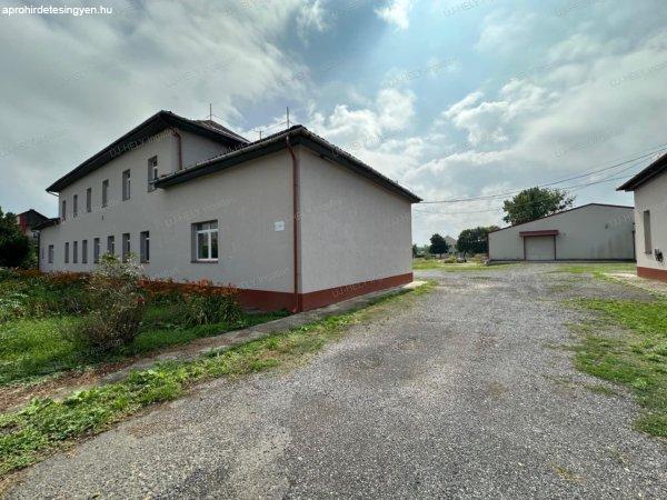 Egyedülálló lehetőség vállalkozóknak, befektetőknek vagy intézményi
célokra Pácinban!
