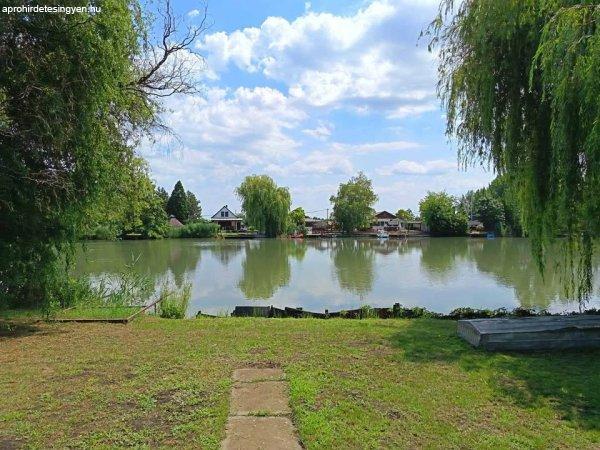 Eladó 74 nm-es Felújított Hétvégi ház Szarvas