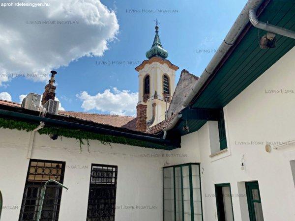 Szentendre belvárosában családi ház üzlethelyiséggel eladó