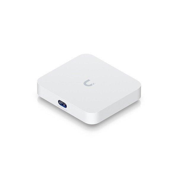 UBiQUiTi Vezetékes Cloud Gateway 4x1Gbps (LAN) + 1x2,5Gbps (WAN), IPS routing,
OpenVPN, Asztali - UCG-Ultra