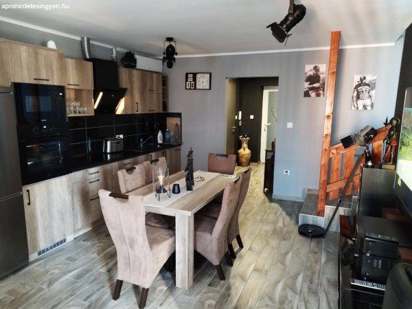 Eladó 67m2-es Téglalakás, Hatvan