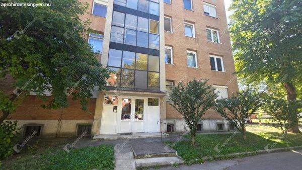 Földszinti, felújítandó 28 m2-es garzon lakás a Dél-kiliánban eladó! -
Miskolc