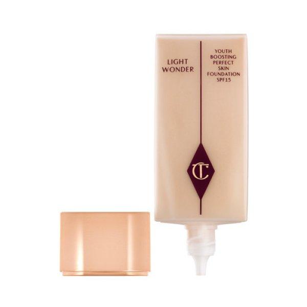 Charlotte Tilbury Könnyű folyékony smink Light Wonder (Foundation) 40 ml 1
Fair