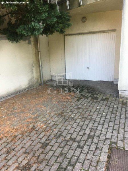 Eladó garázs Szeged, 	Szabadság tér